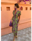 Blomstret Midi Kjole med Pufærmer | Elegant & Feminin | Figursyet Design Tøj og tilbehør > Beklædning > Kjoler > Midi