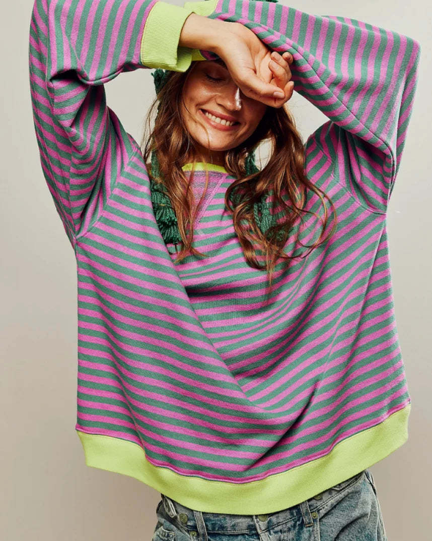 Casual Stribet Sweatshirt | Blød og Stilfuld | Perfekt til Afslappede Dage Lilla / S Tøj og Tilbehør > Beklædning >