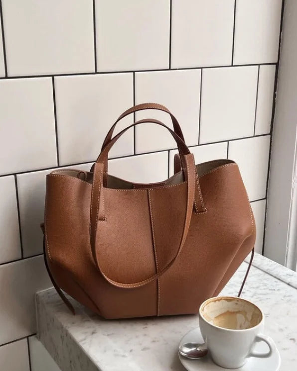 Dame Tote Taske - Ægte Læder - Stor og Holdbar - Med Håndtag og Aftagelig Skulderrem Brun / Medium Bags