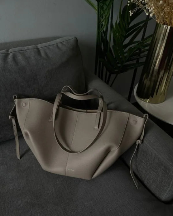 Dame Tote Taske - Ægte Læder - Stor og Holdbar - Med Håndtag og Aftagelig Skulderrem Taupe / Medium Bags