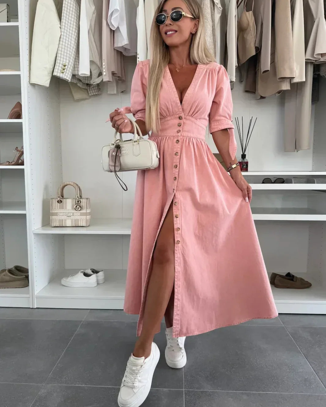 Denim Kjole med Knapper | V-hals | Feminint & Trendy Lyserød / S Beklædning og tilbehør > Tøj > Kjoler