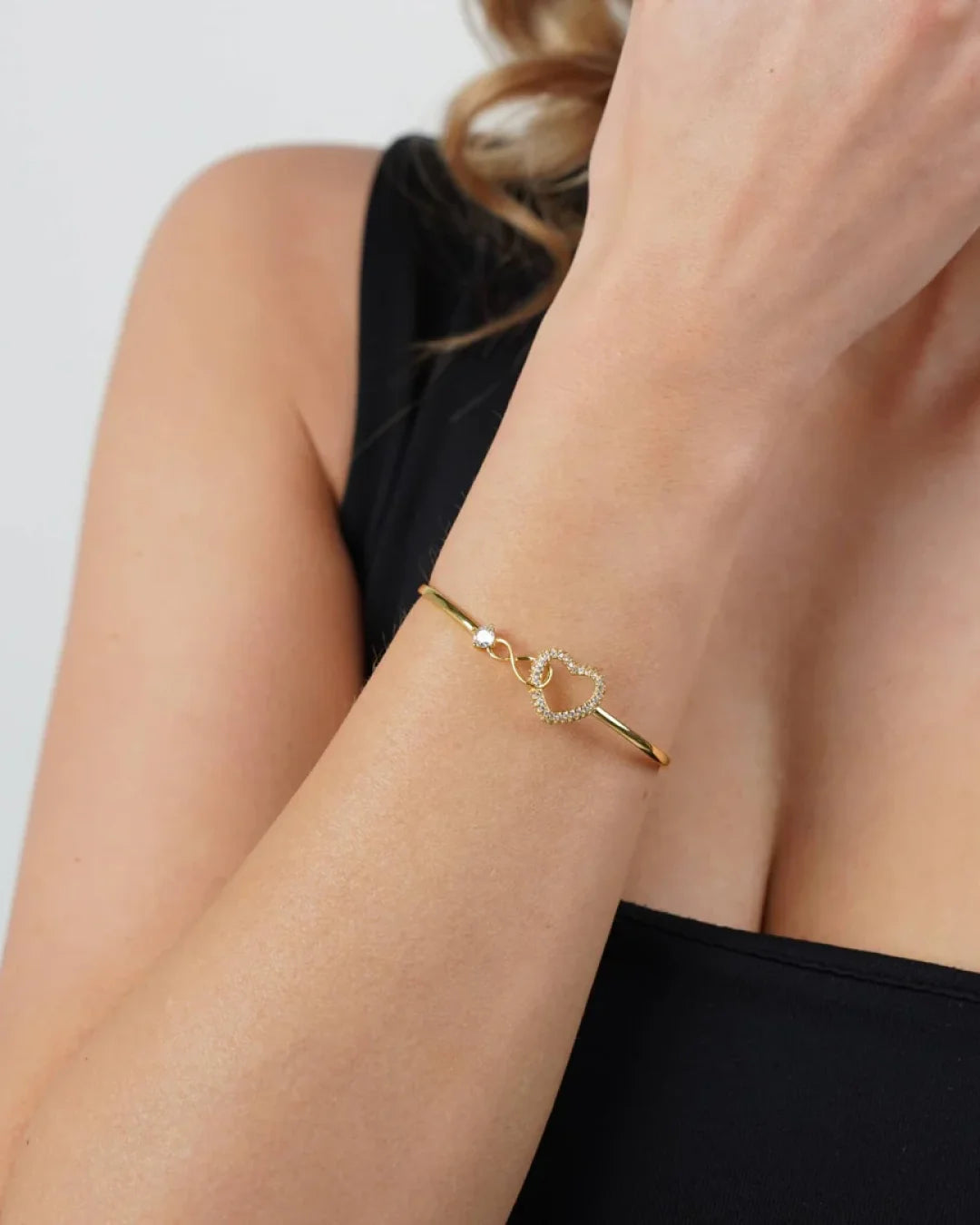 Freja - Armbånd med Hjerte og Uendelighed - Elegant og Justerbart Smykke-3