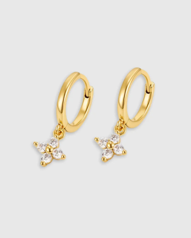 Freja - Øreringe Guld med Kløver Hanger - Elegant og Funklende-1