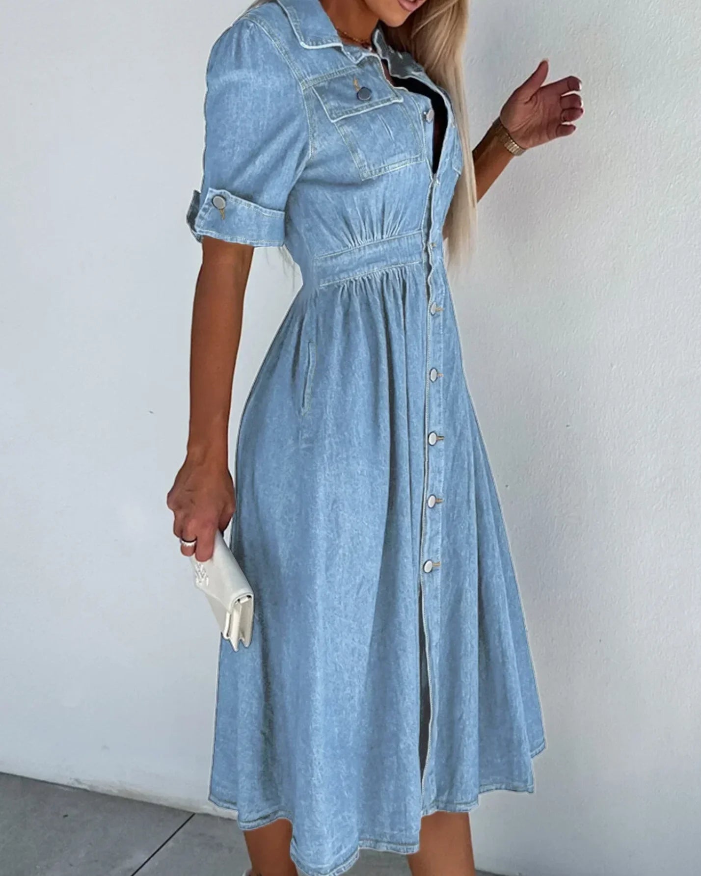 Midi Denim Kjole med Knapper | Blå | Denim | Casual & Stilfuld Tøj og Tilbehør > Beklædning > Kjoler > Casual Kjoler